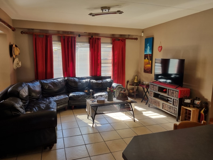 To Let 4 Bedroom Property for Rent in Langenhovenpark Free State